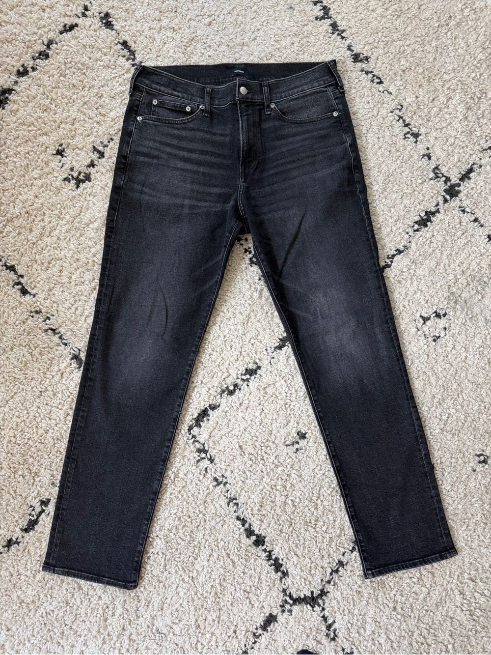 Express Men’s Slim Straight Jeans in Washed Black